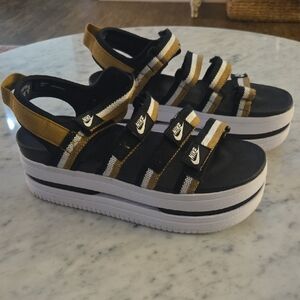 Nike 'Womens' Platform Sandals in Black, Tan & White